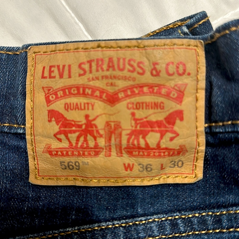 Men’s Levi 569 in excellent condition